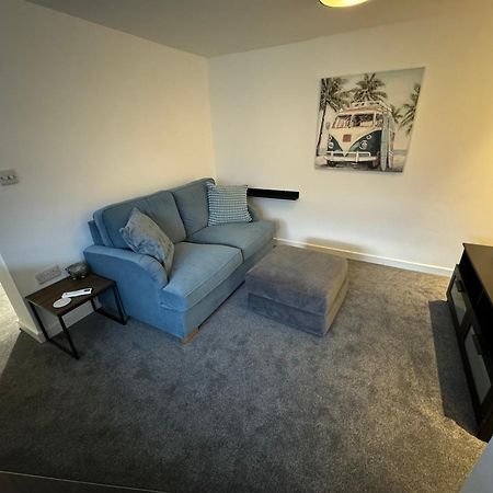 Modern 1 Bed Apartment With Car Parking Bitton Exterior photo